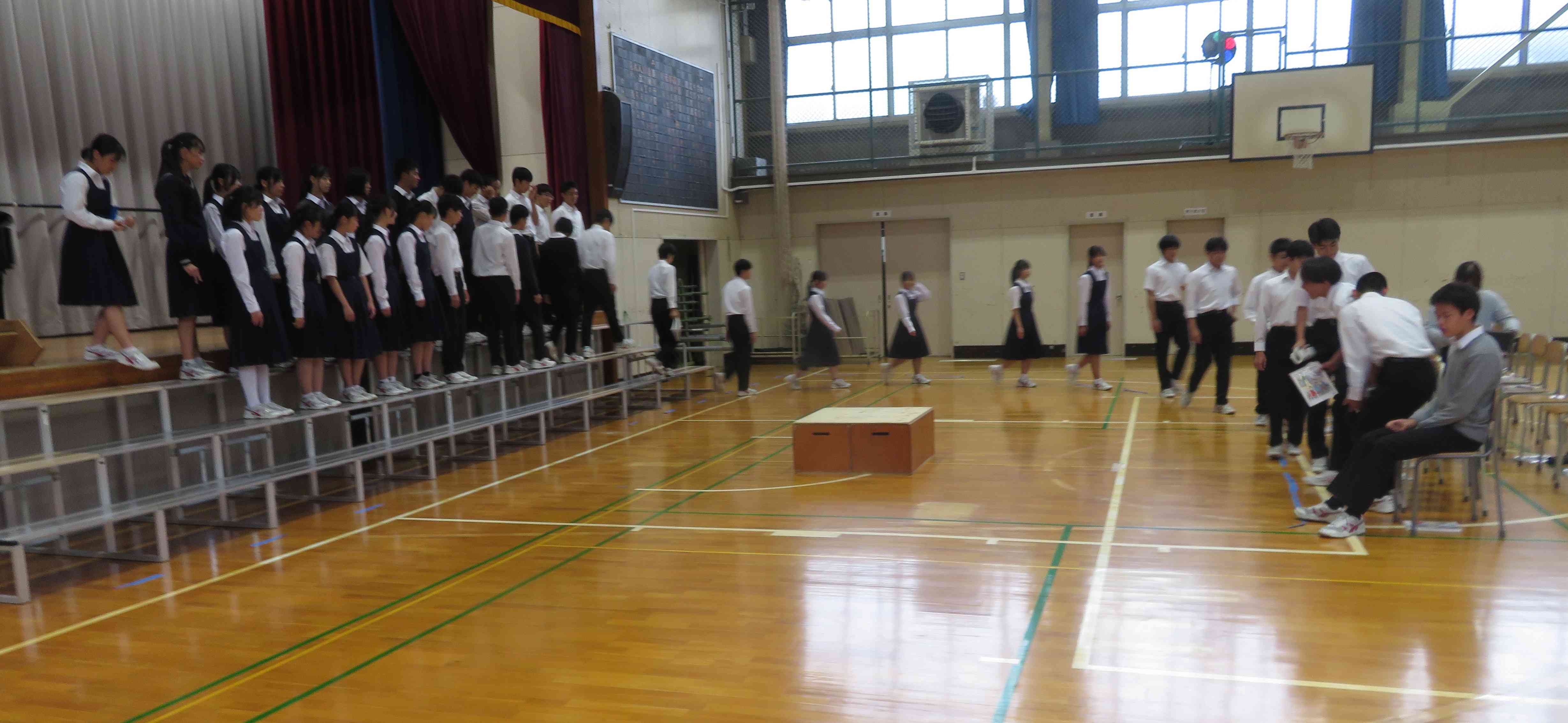 3年全体練習　移動IMG_2981[1]