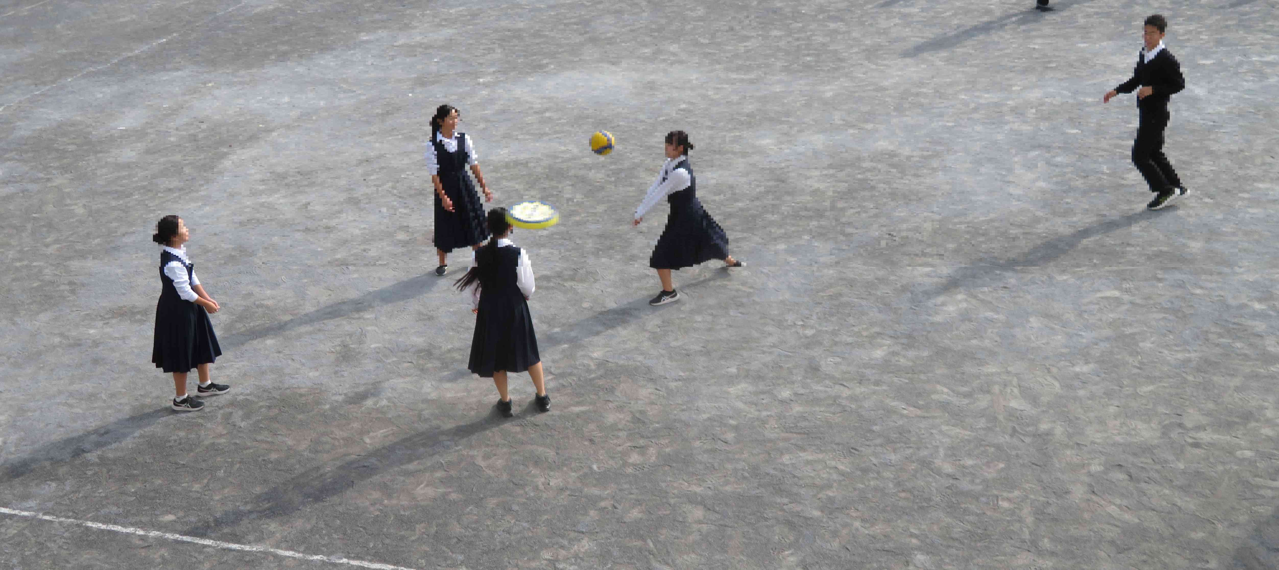 昼休み　女子バレーIMG_4579[1]