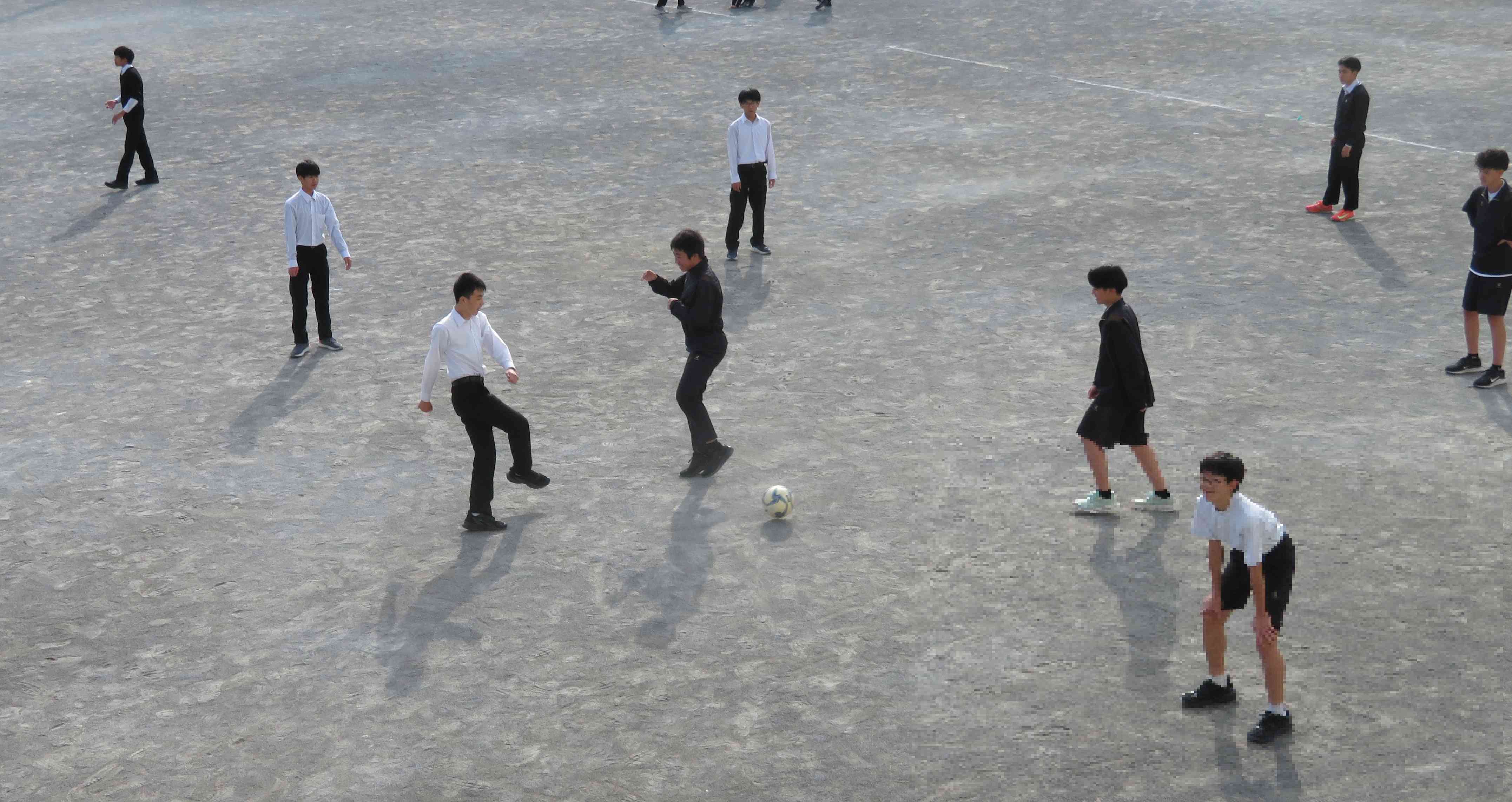 昼休みサッカーIMG_4584[1]