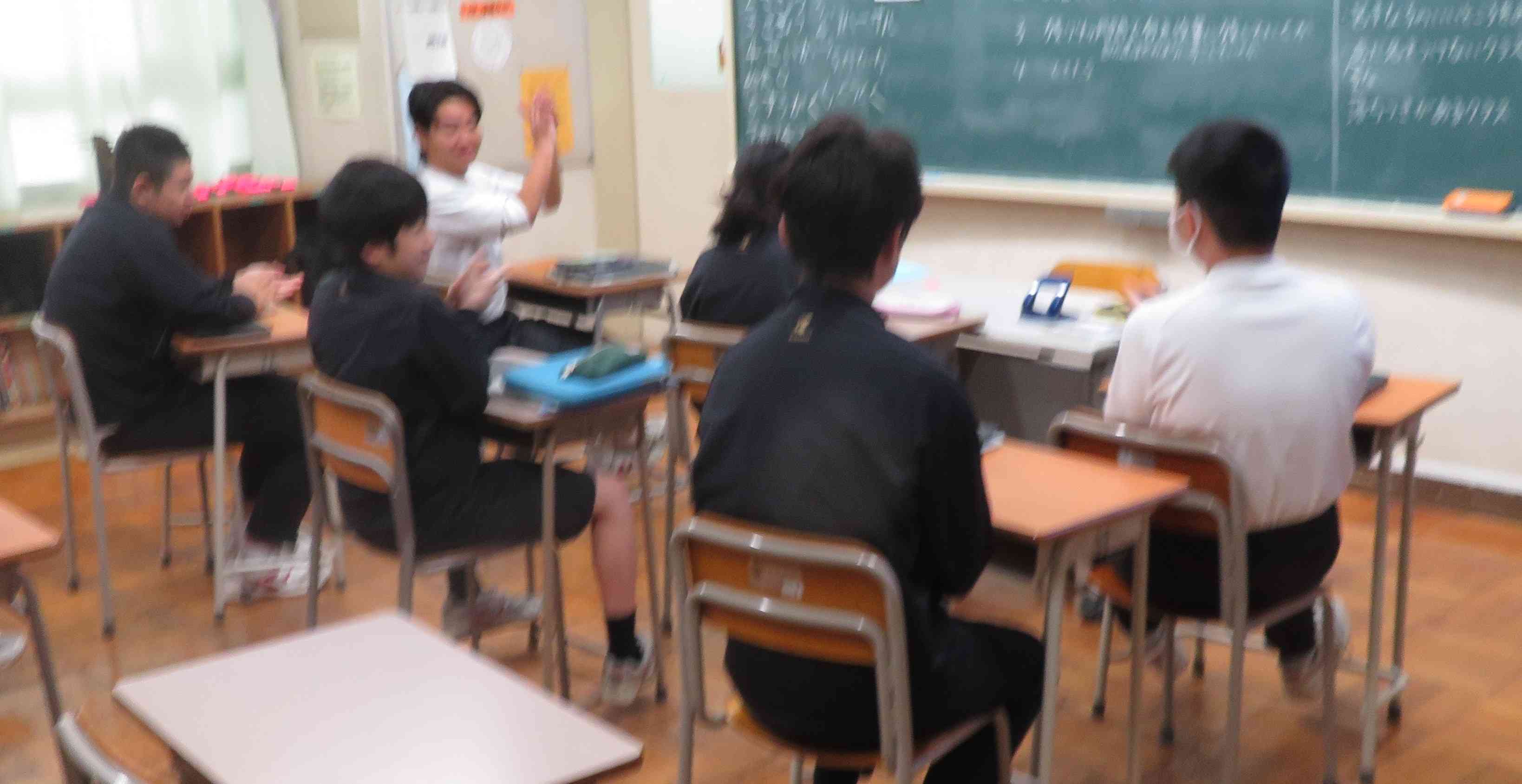 6組 クラス作り　拍手IMG_5230[1]