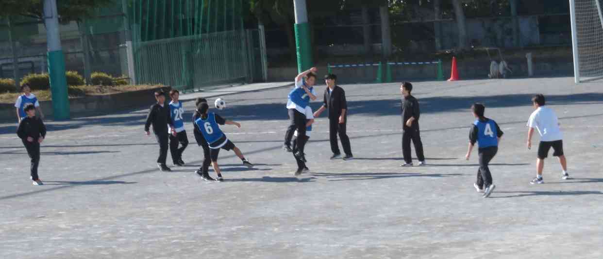 2年体育サッカー男子2IMG_8833[1]