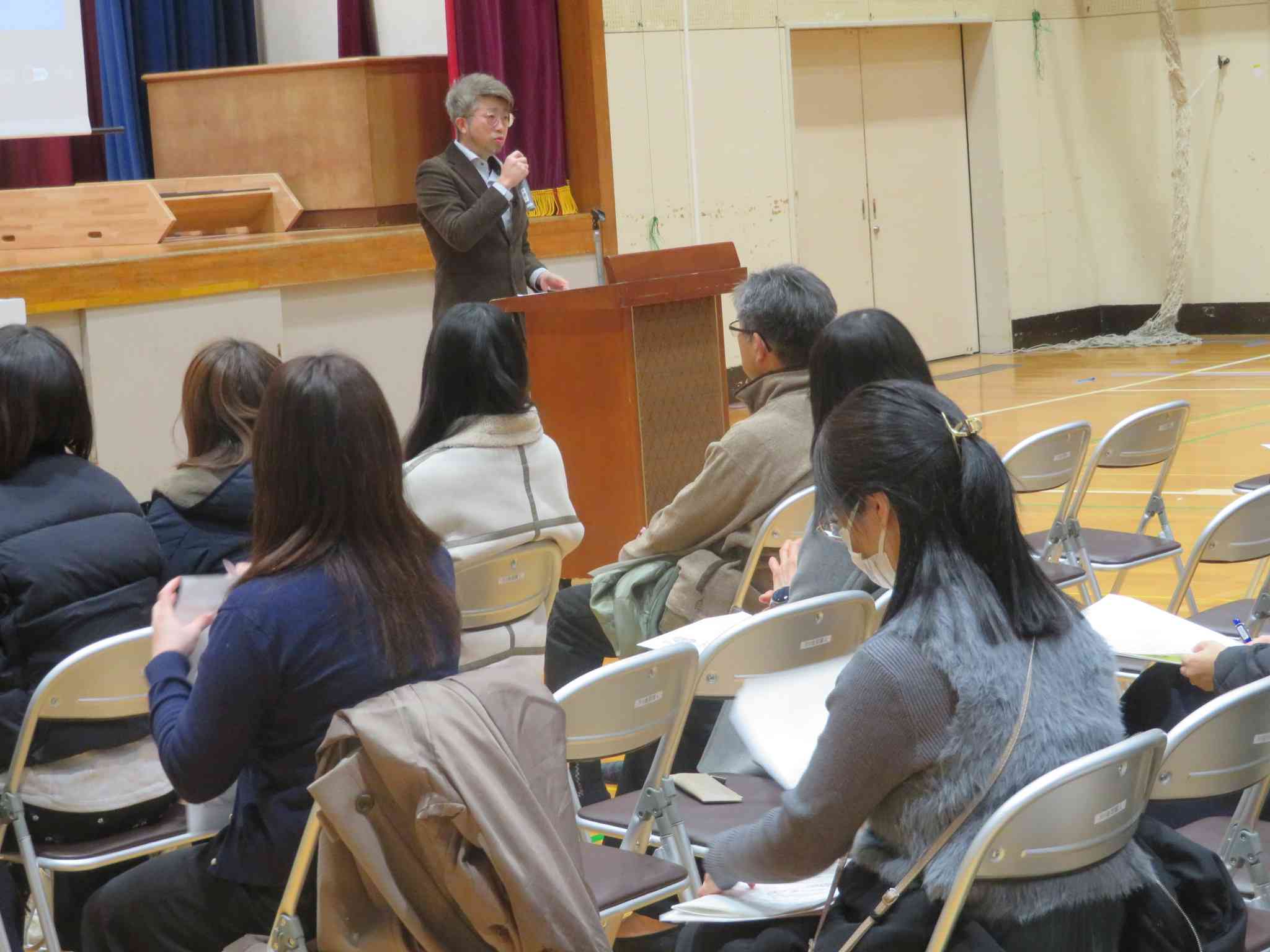 新入生保護者説明会　PTA会長IMG_1096