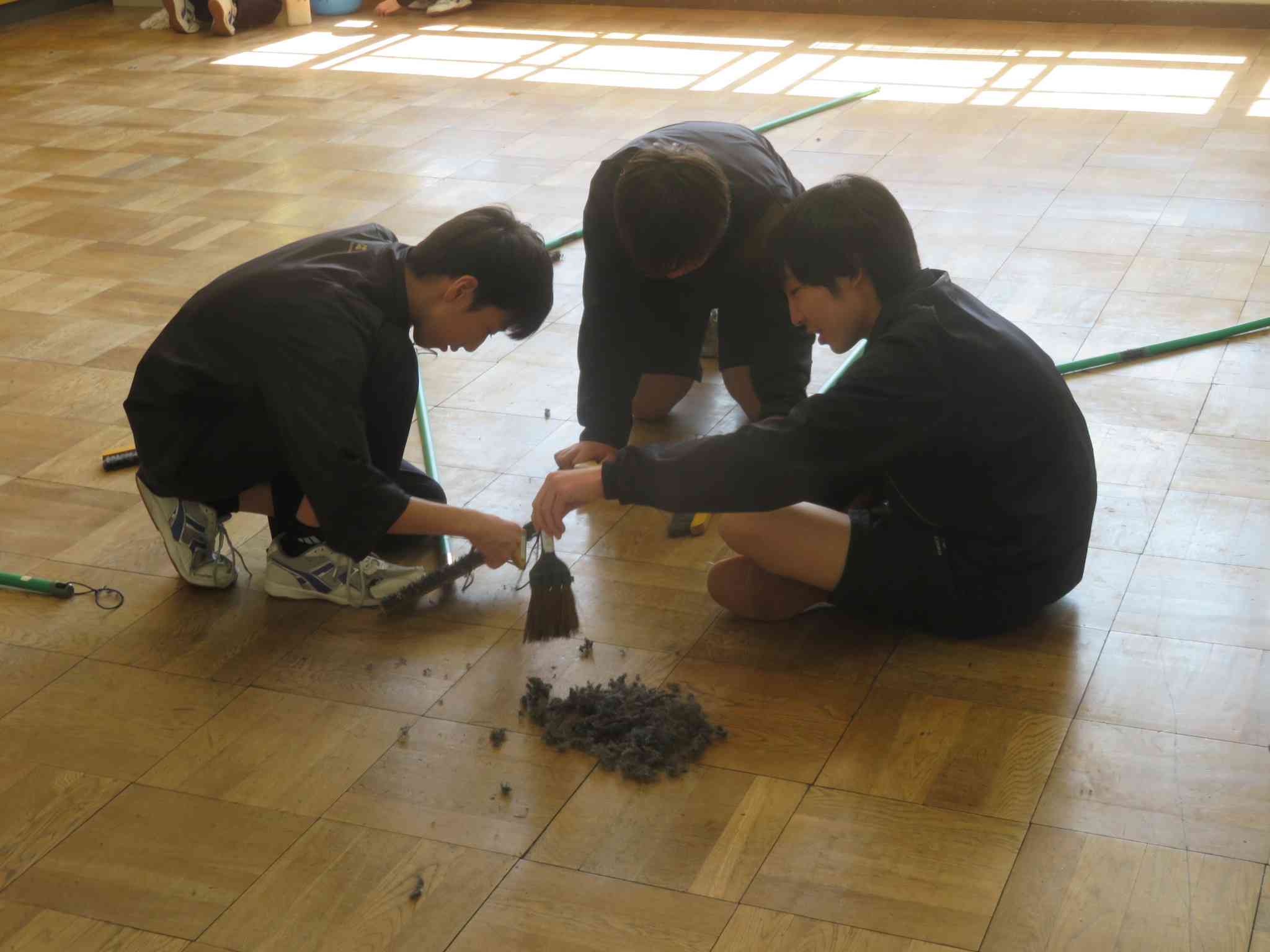 1年大掃除生徒IMG_2915