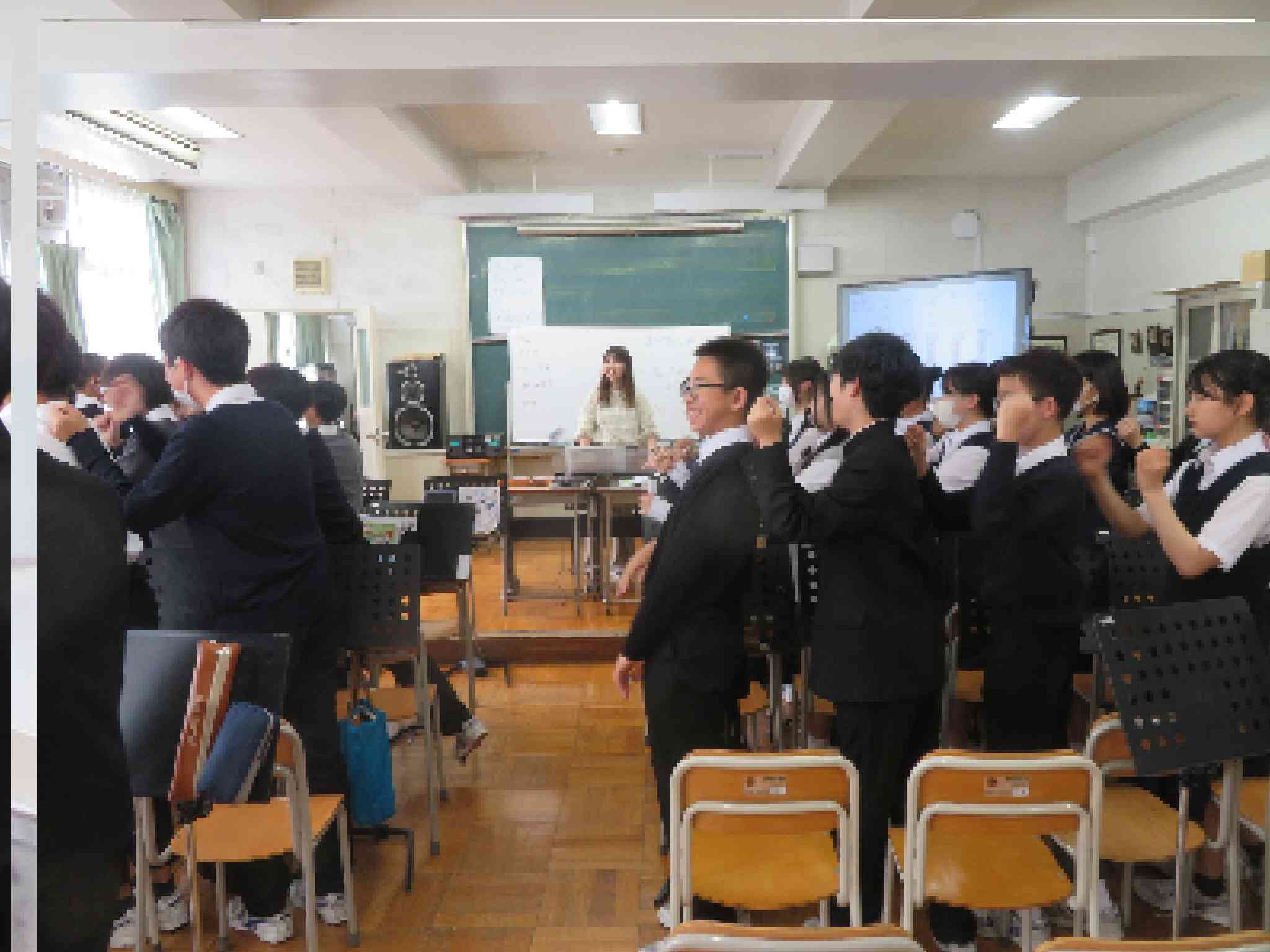2年音楽肩たたき１IMG_4512[1]